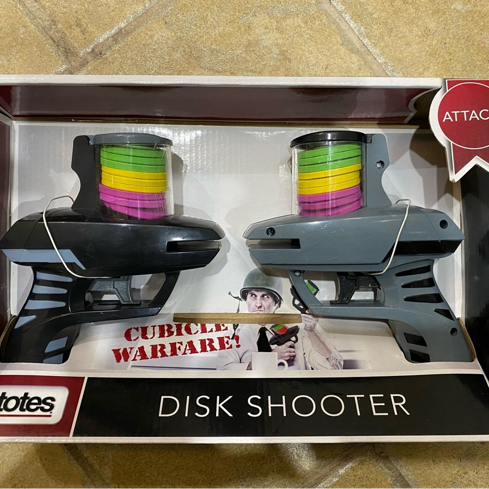 Space Shooter Foam Disc Blaster Toy Gun Vintage RARE!!! NEW Brand Totes